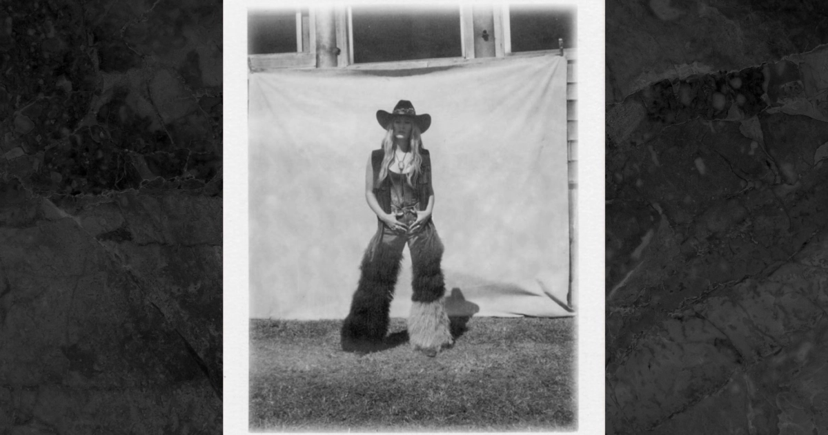 Lainey Wilson In Lindsey Thornburg: A Dreamy Combination!