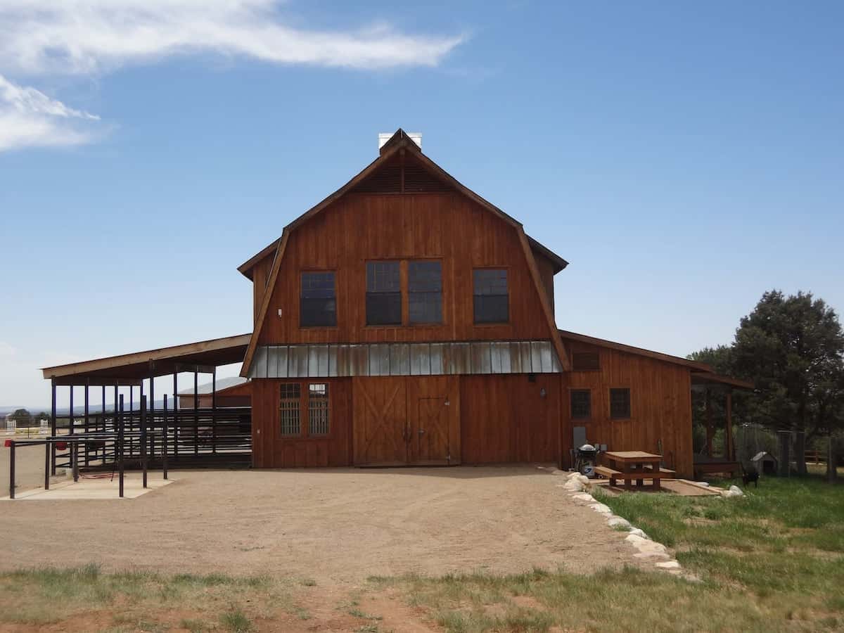 7 Unique Airbnb Rentals On Working Horse Ranches - COWGIRL Magazine