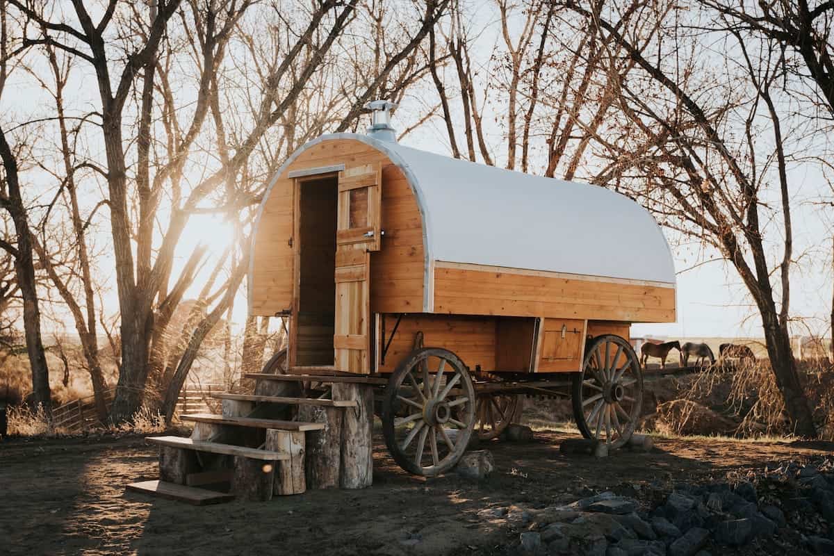 7 Unique Airbnb Rentals On Working Horse Ranches - COWGIRL Magazine