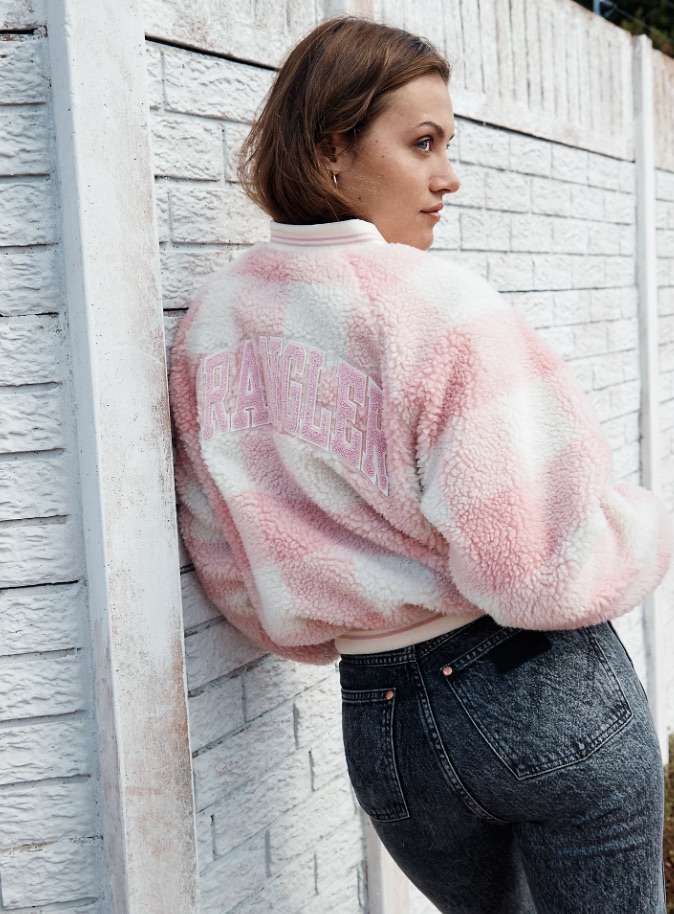 Warm Up With Wrangler - COWGIRL Magazine