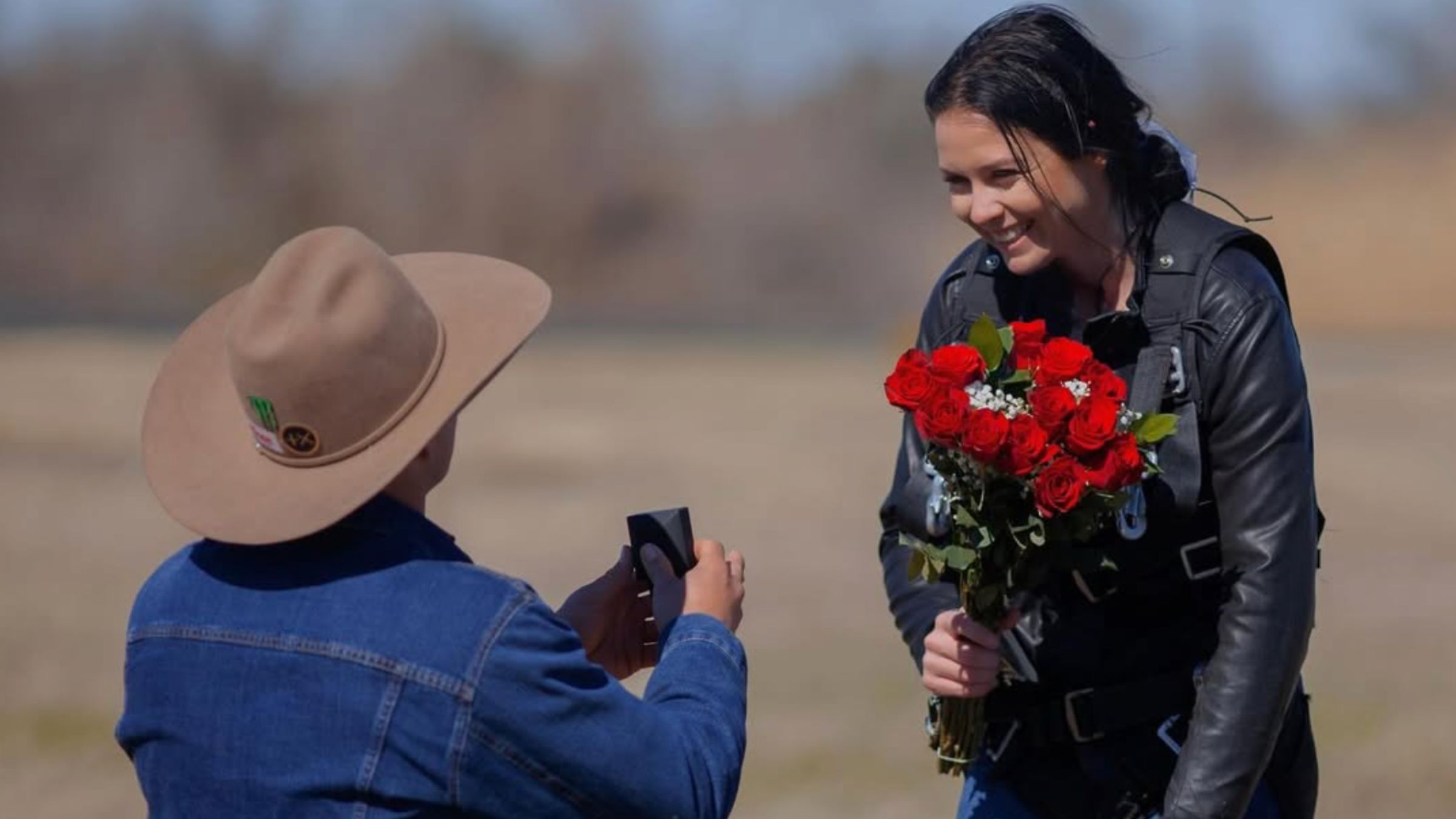 Daylon Swearingen Proposes To Girlfriend After Skydiving, image size:2400x1350