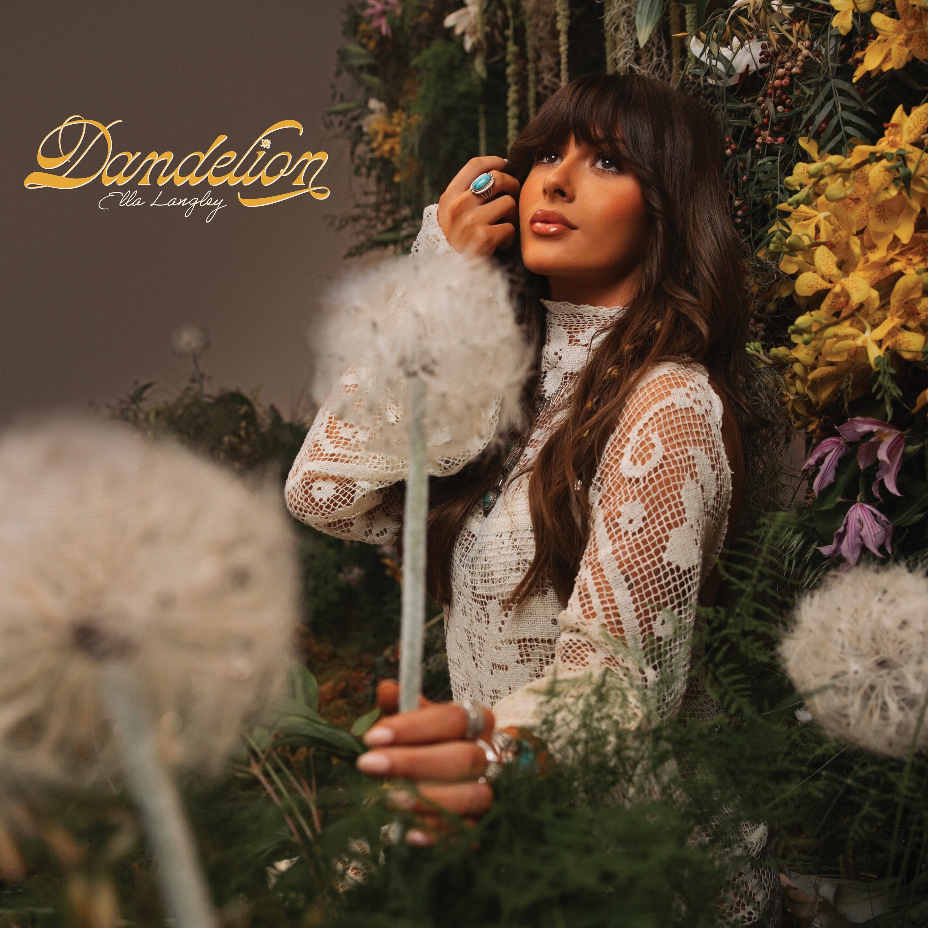 ella eLLa ブルゾン From 'Choosin' Texas' to 'Dandelion': Ella Langley's Next Chapter